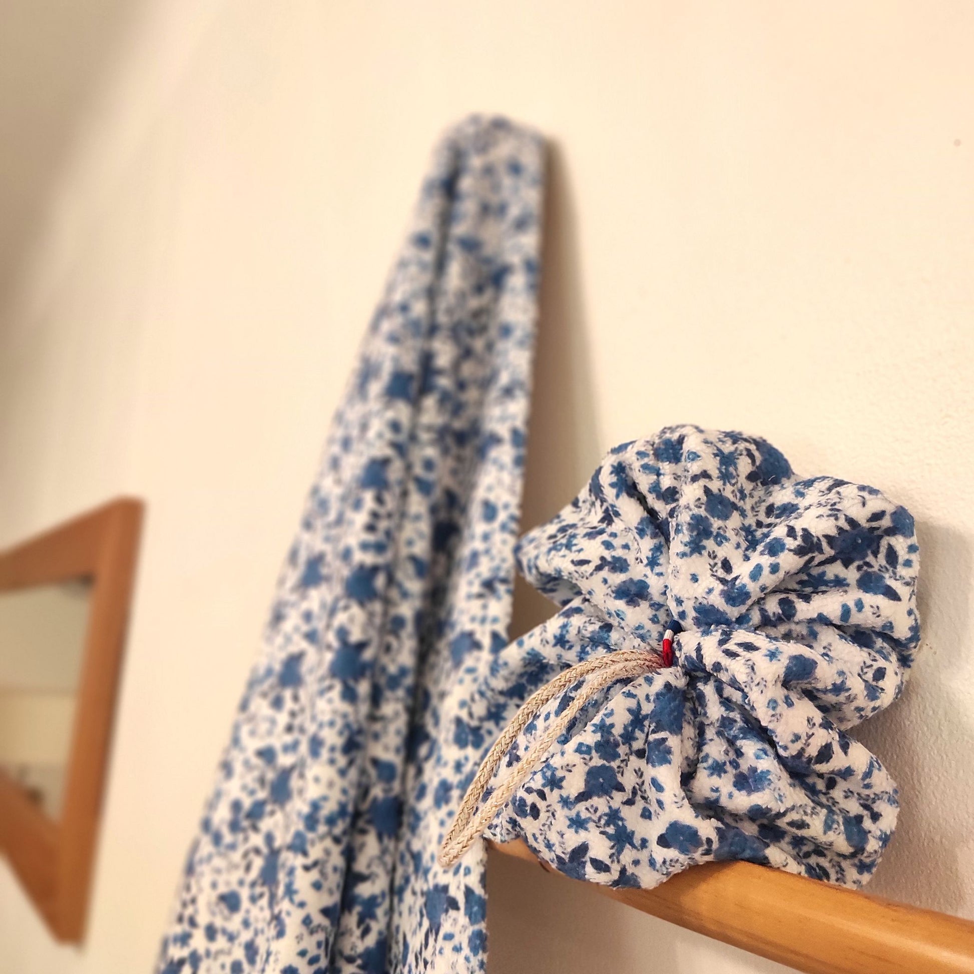 Rose de douche fleurs bleues- création textile originale